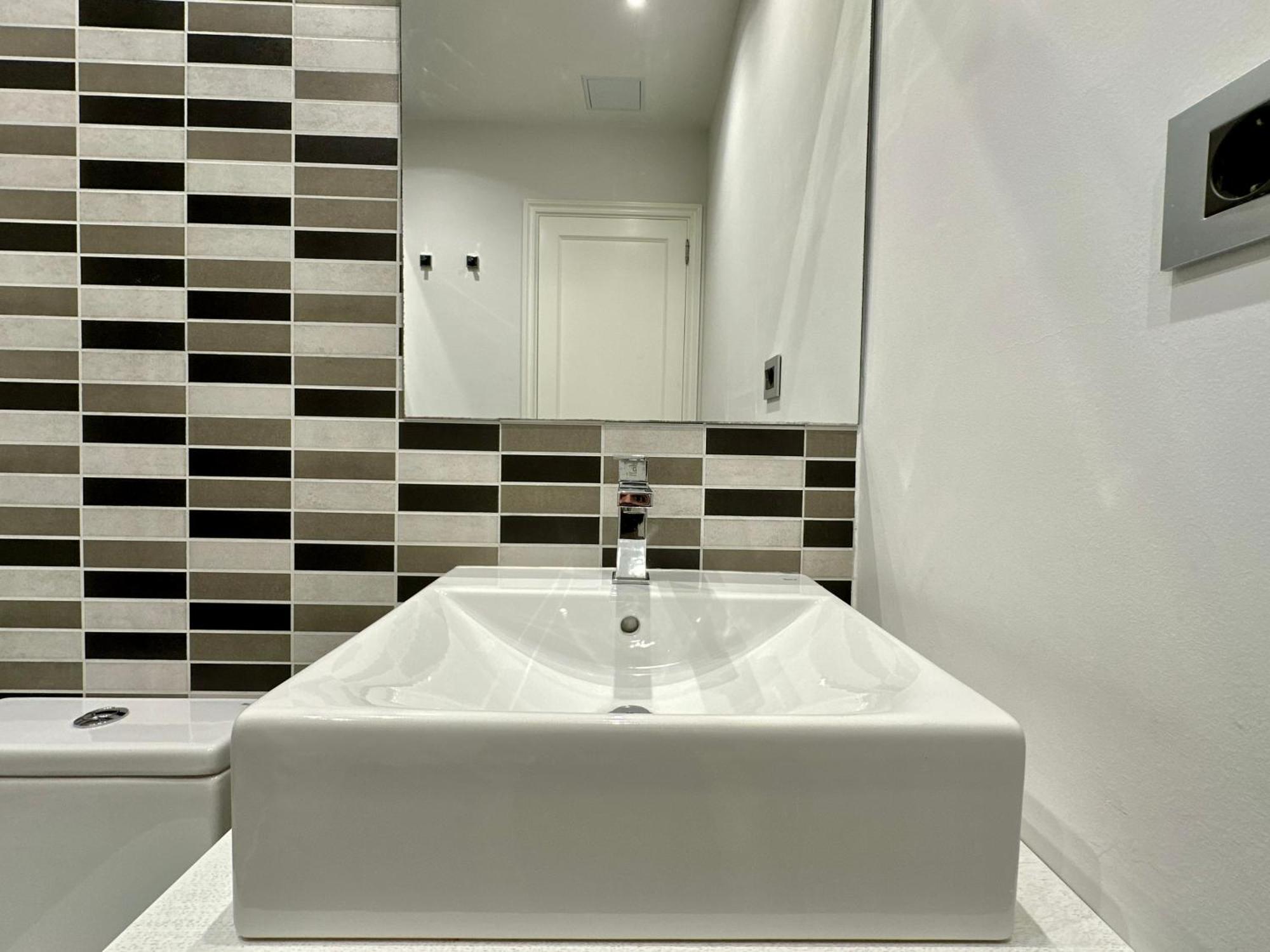 Hostiguest Coliving Leon Y Castillo Las Palmas de Gran Canárias Exterior foto